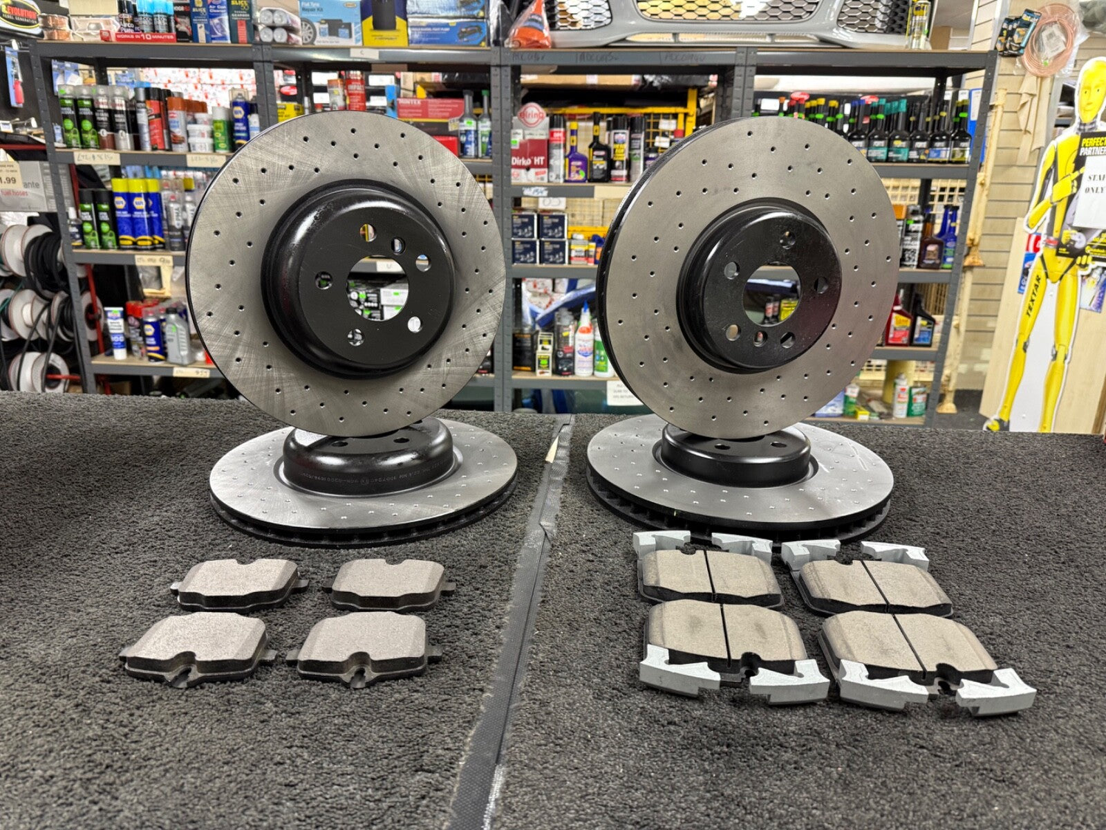 BMW X5 G05 LCI BRAKE DISCS CROSS DRILLED BRAKE PADS FRONT REAR