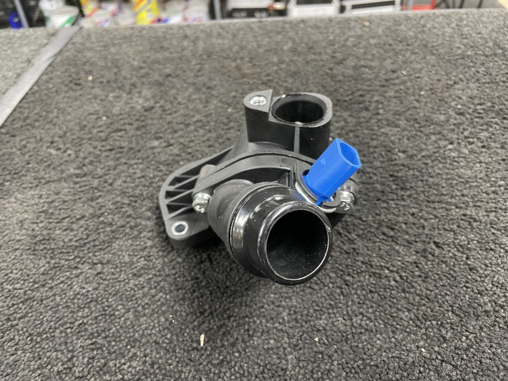 AUDI A4 B6 B7 A6 B5 VW PASSAT THERMOSTAT HOUSING 06B121111K BRAND NEW