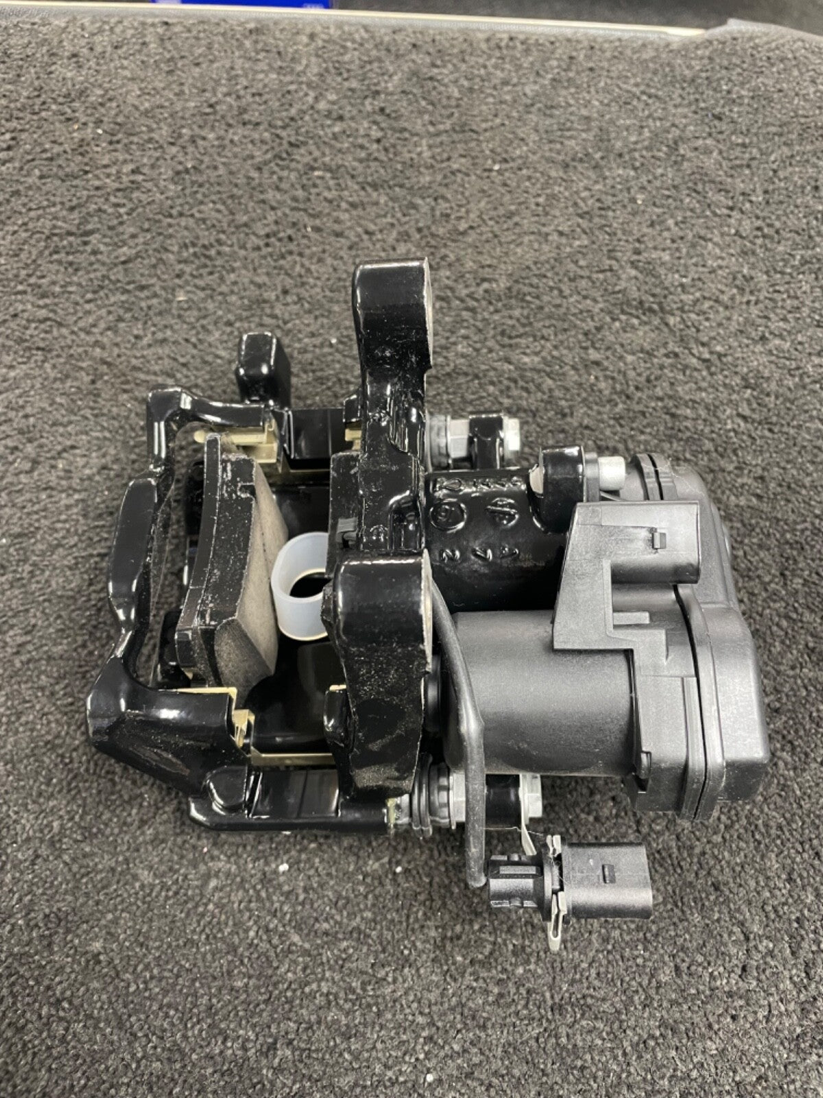 AUDI RSQ3 8U 2014-18 REAR ELECTRIC BRAKE CALIPER COMPLETER BRACKET+PADS RH OS