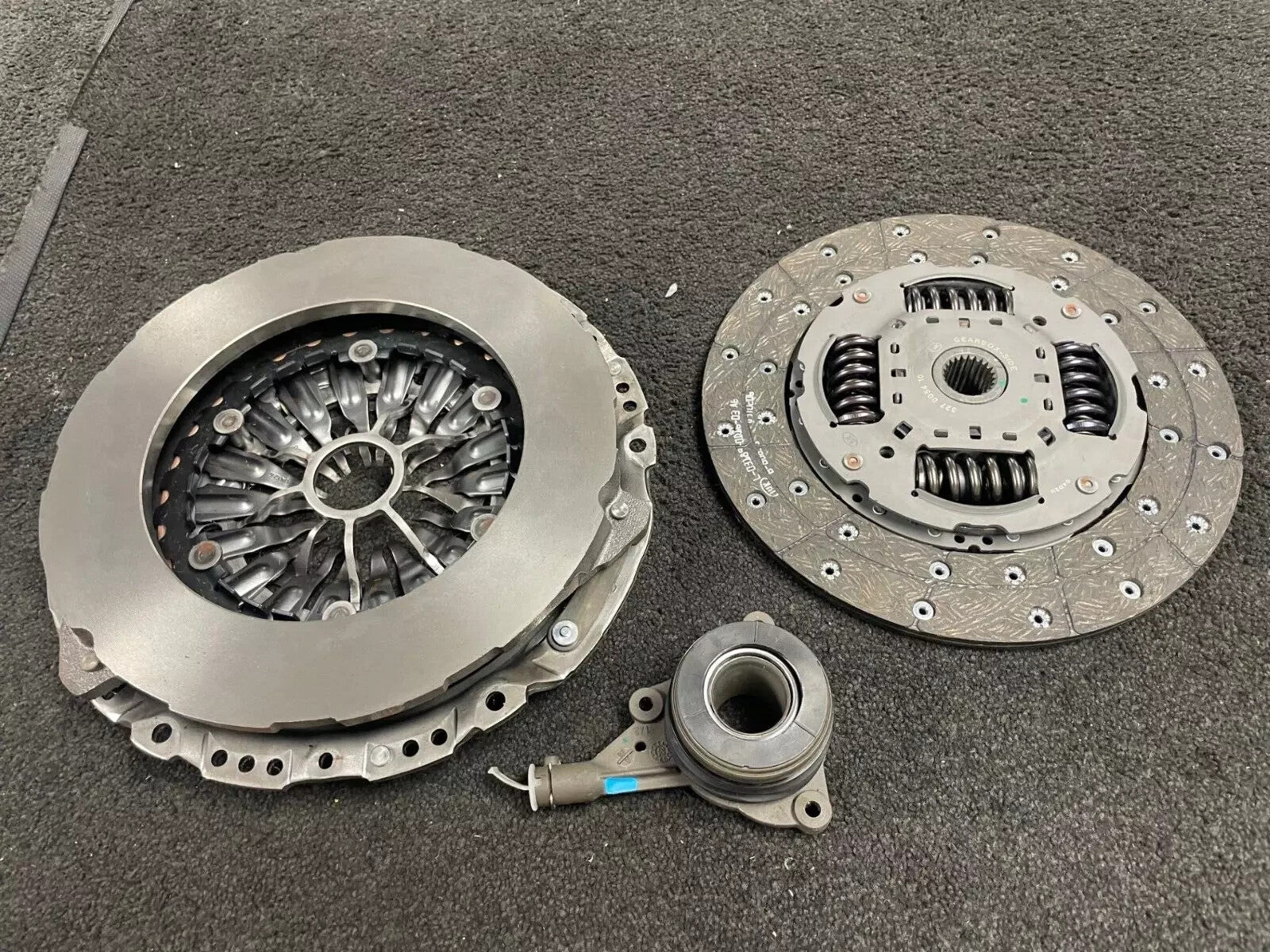 LUK CLUTCH KIT FORD RANGER 2.2 3.2TDCi  6 SPEED 270mm 1468026 1512917 1675978