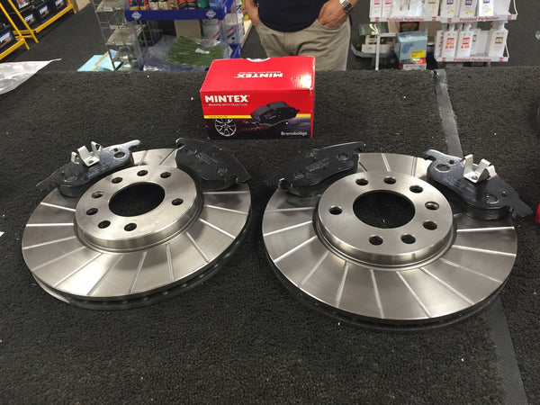 VAUXHALL VECTRA C 3.0CDTi BRAKE DISC BRAKE PADS PERFORMANCE GROOVED MINTEX FRONT
