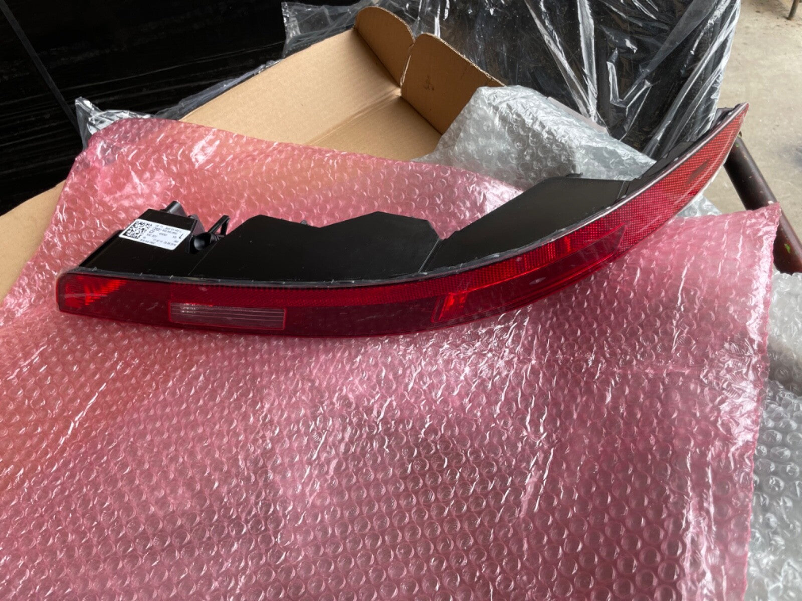AUDI Q3 2012-2018 REAR BUMPER TAIL LIGHT LEFT LH 8U0945095C *GENUINE NEW
