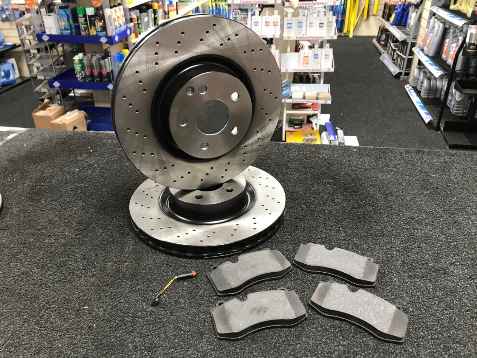 FOR MERCEDES S350 S CLASS W221 CROSS DRILLED BRAKE DISC BRAKE PADS FRONT REAR