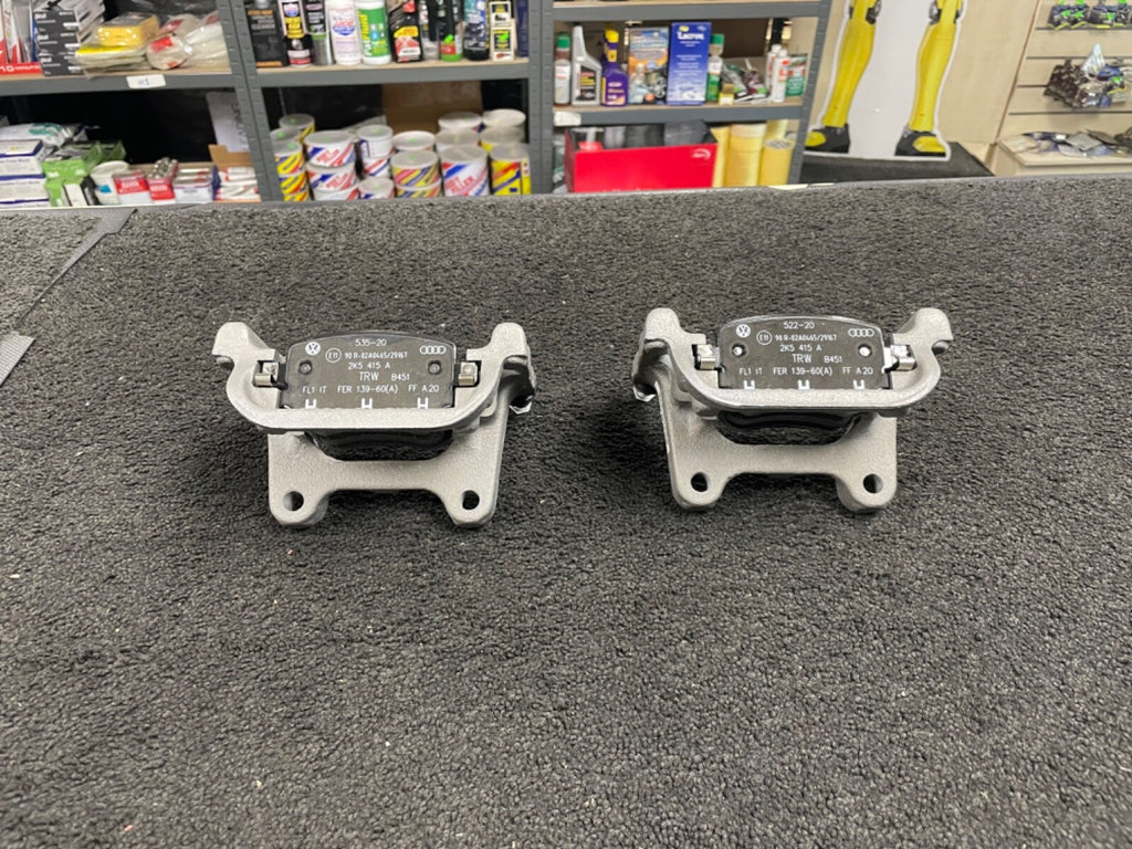 2 GENUINE VW REAR BRAKE CALIPER CARRIER + PADS CADDY MK4 4 MOTION ALL TRACK