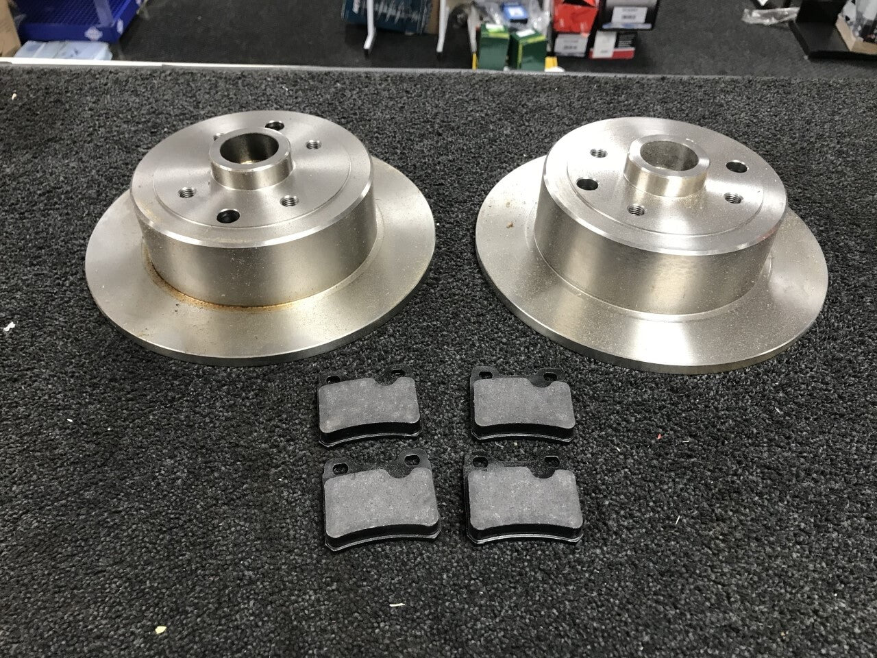 VAUXHALL CALIBRA 2.0 16V 91-96 REAR BRAKE DISC REAR  BRAKE PADS 