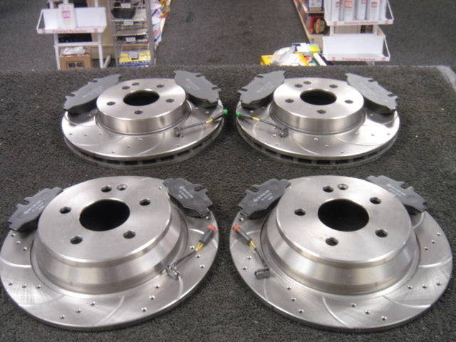 FOR SPRINTER 2006-13 BRAKE DISC CROSS DRILLED GROOVED FRONT REAR BRAKE PAD 