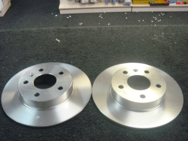 VAUXHALL ZAFIRA BRAKE DISCS REAR PAIR NEW 