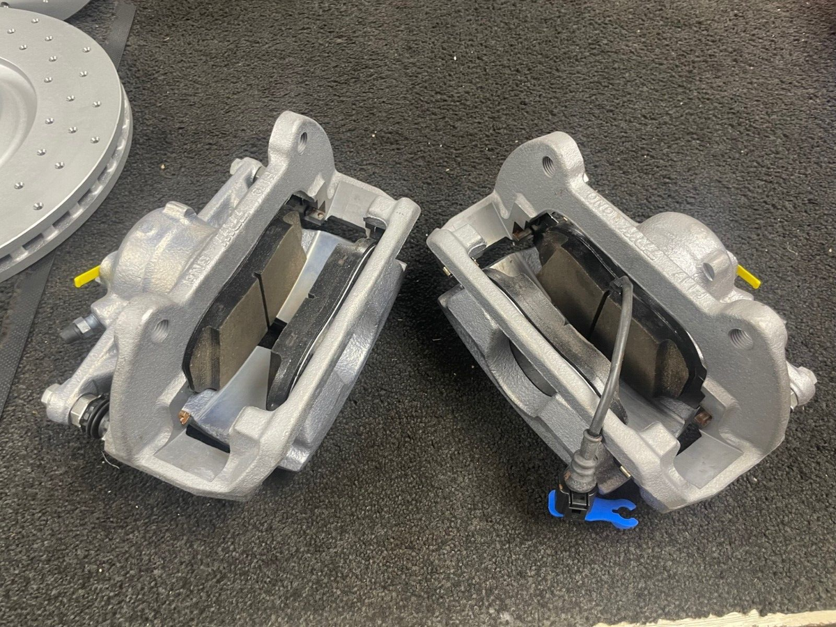 VW GOLF R GTI MK7 7.5 2 FRONT BRAKE CALIPERS COMPLETE BRACKET  PADS GENUINE