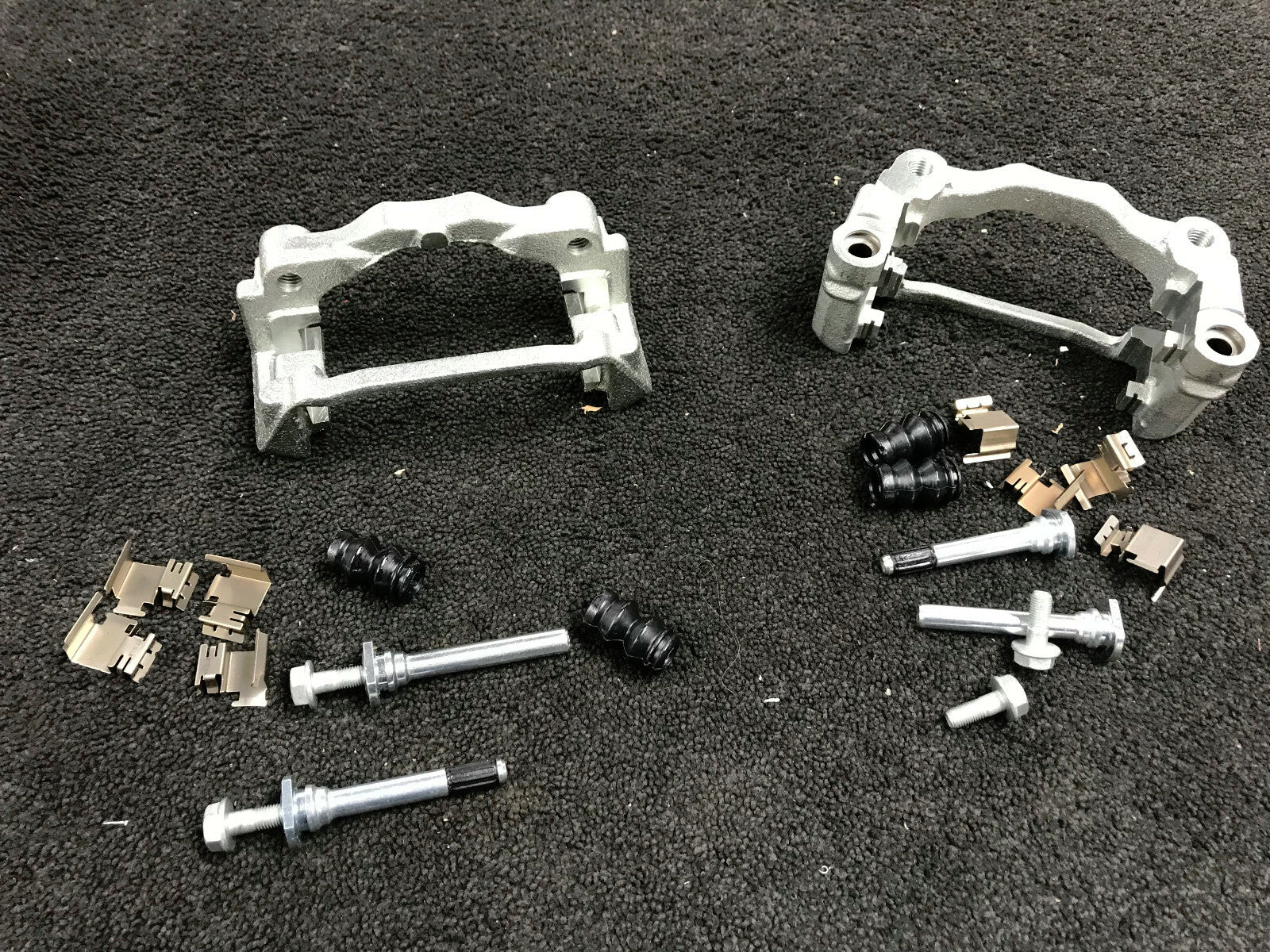 FORD TRANSIT MK7 2006-2015 2 REAR BRAKE CALIPER BRACKETS LH RH LEFT RIGHT REAR