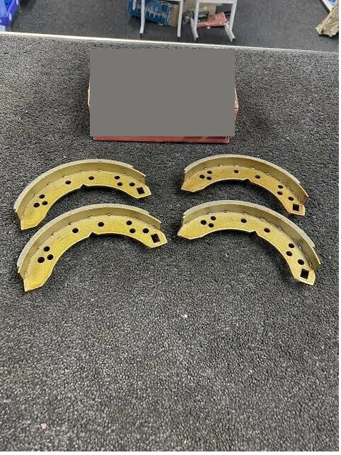 FOR TRIUMPH HERALD 1200 SPITFIRE MK1 2 3 4 REAR BRAKE SHOES SET OF 4