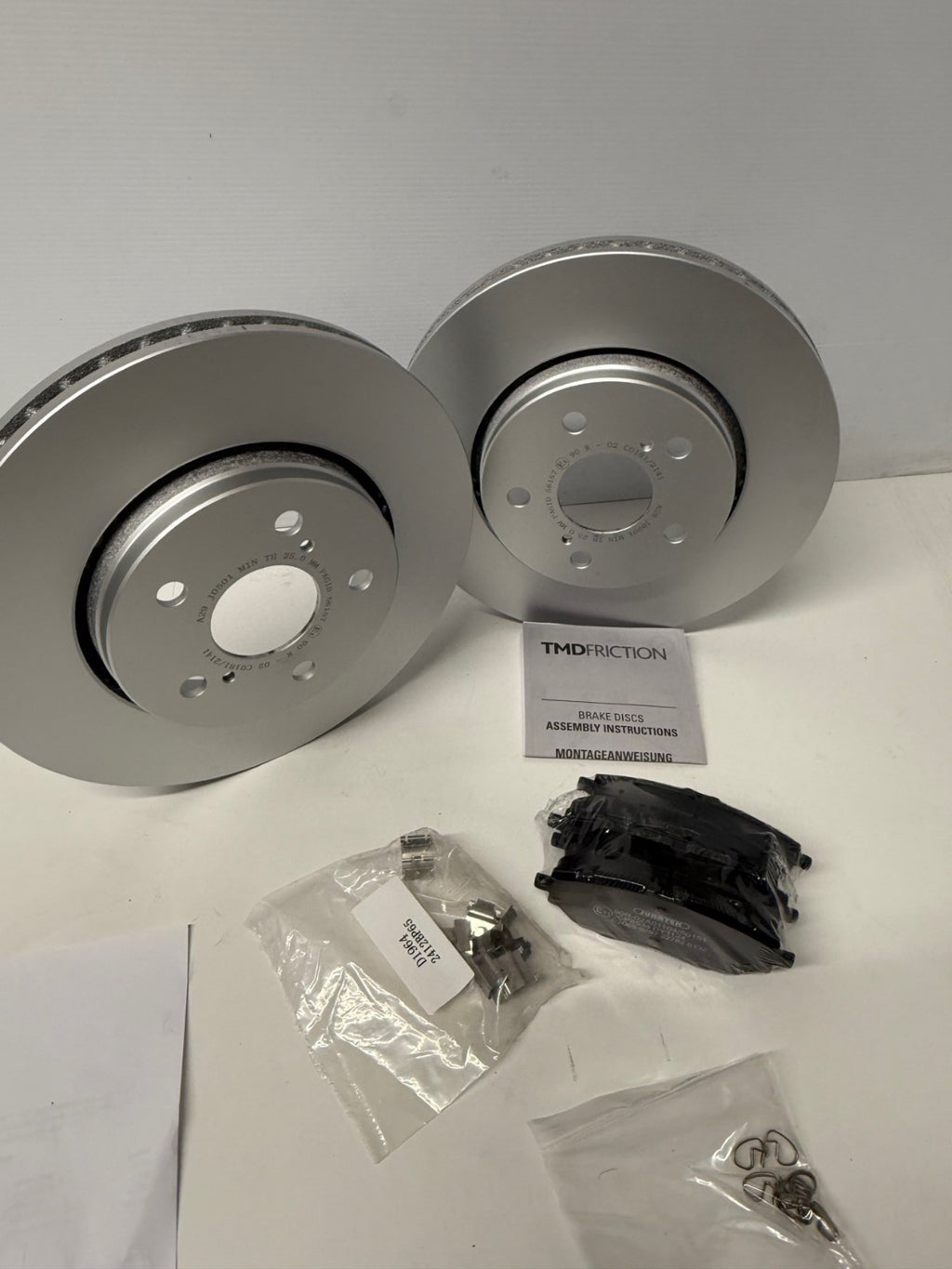 BRAND NEW FRONT BRAKE DISCS PAD SET FIT TOYOTA CHR CH-R PETROL/HYBRID 298MM