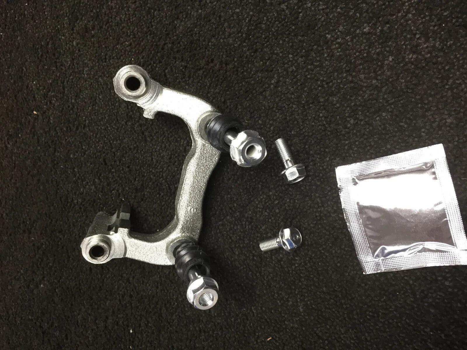 REAR BRAKE CALIPER CARRIER BRACKET FOR PEUGEOT 207 208 307 308 CITROEN C2 C3