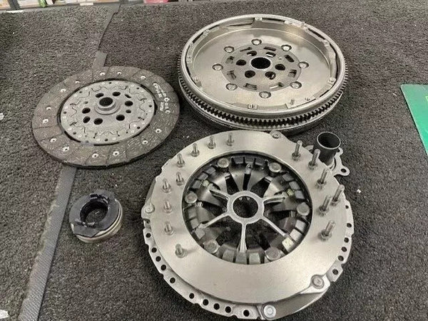 DUAL MASS FLYWHEEL CLUTCH KIT AUDI A3 1.9TDi 8P 8P7 8PA 2003-2010
