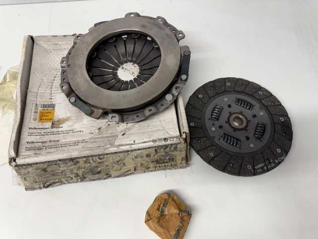 GENUINE VW 3 PIECE CLUTCH KIT FOR GOLF MK3 PASSAT B3 B4 TRANSPORTER T4  1.9D TD