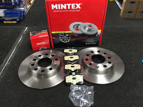 FOR AUDI A4 2.0TDi  16 v 8ec  B7 REAR BRAKE DISC BRAKE PADS MINTEX