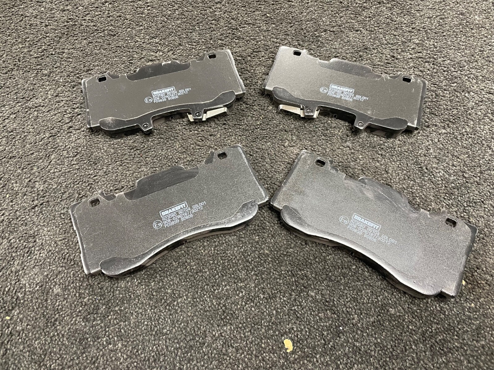 FOR FORD MUSTANG 2.3 ECOBOOST FRONT BRAKE PADS SET 
