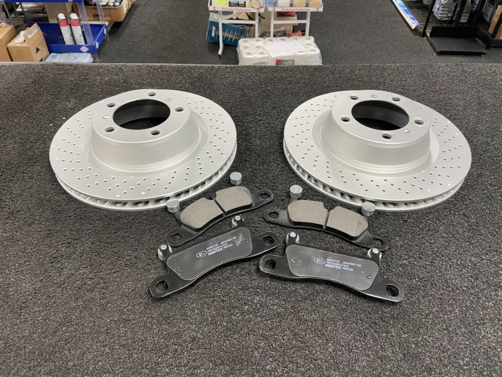 FOR PORSCHE 991 Carrera 4 REAR BRAKE DISC DRILLED & MINTEX PADS NEW
