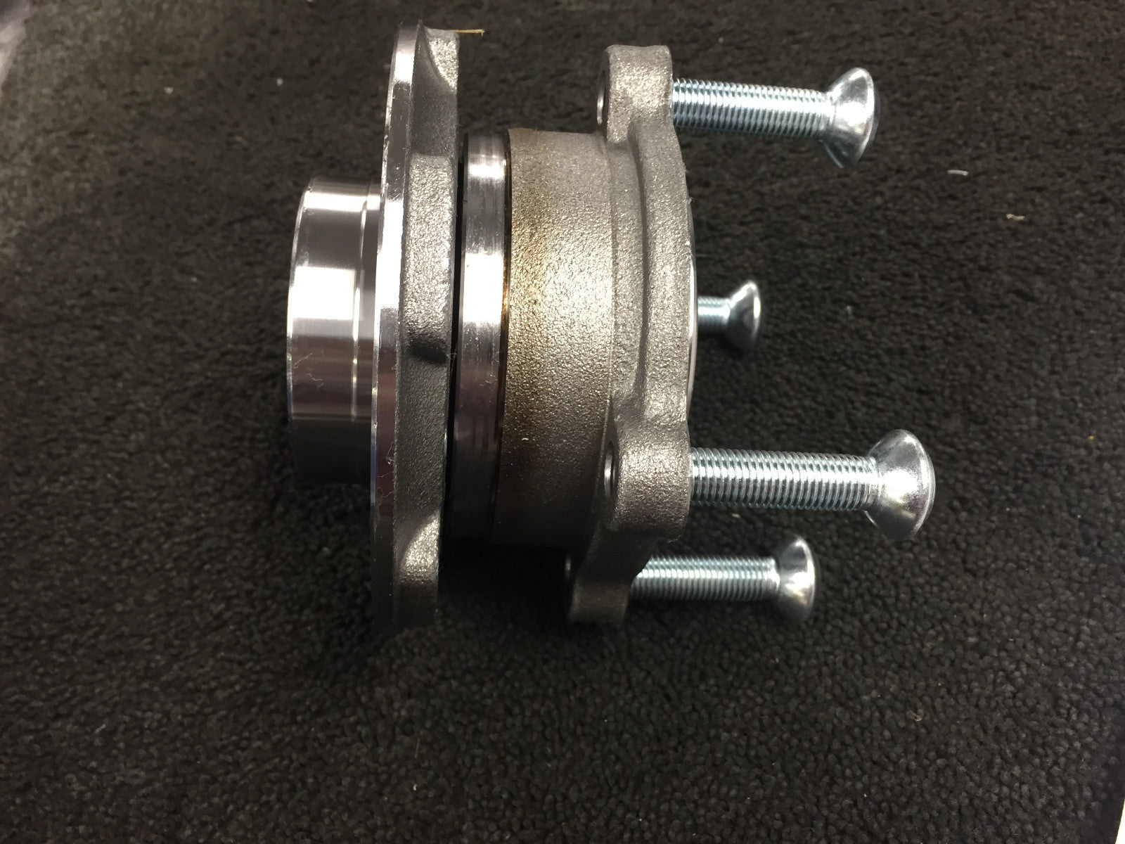 BMW X5 E70 F15 F85, X6 F16 F86 E71 E72 FRONT WHEEL BEARING HUB+ FITTING BOLTS