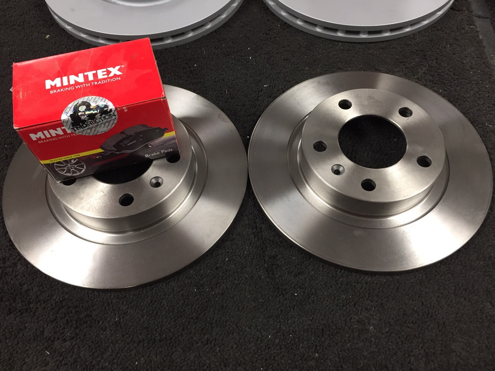 VAUXHALL CORSA VXR NURBURGRING REAR BRAKE DISC BRAKE PADS SET