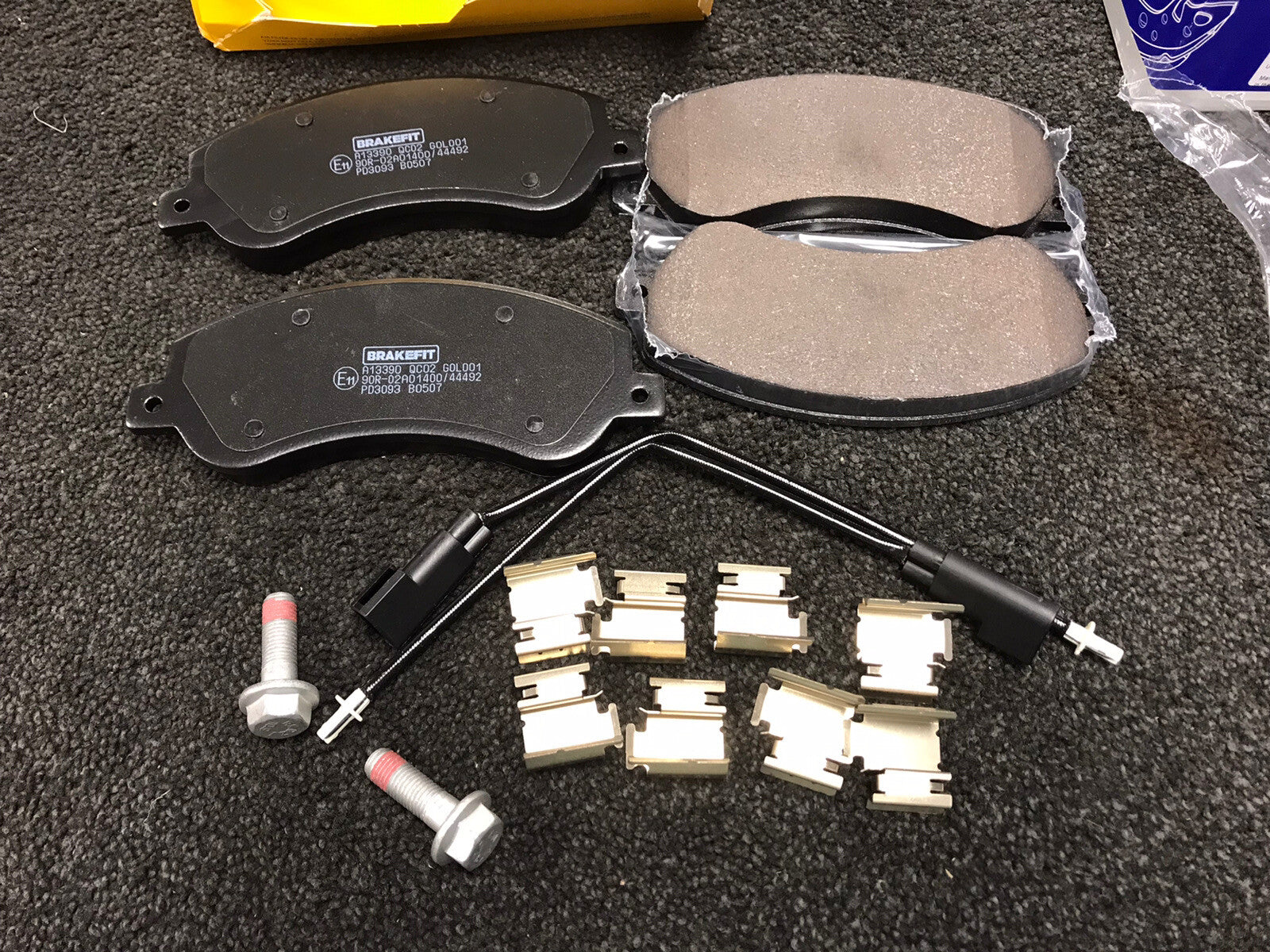 FORD TRANSIT 330 350 FRONT BRAKE PADS 2.2 FWD 2006 ON MK7 BRAND NEW