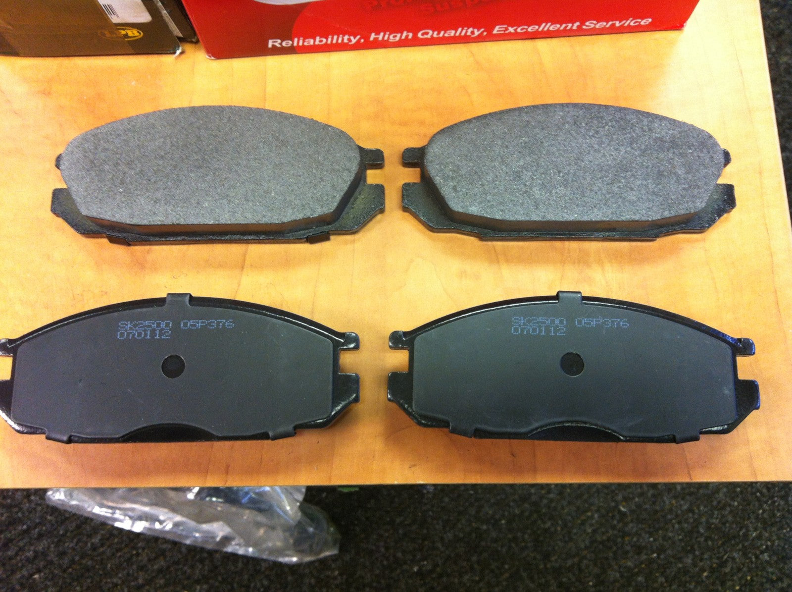 FOR NISSAN LARGO KUGC22 2.0 DIESEL TURBO  FRONT BRAKE PADS BRAND NEW