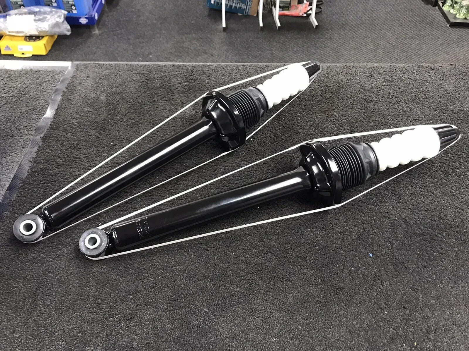 FORD PUMA 1.4 1.6 1.7 1998-2002 2 REAR SHOCK ABSORBERS + BUMP STOP NEW PAIR