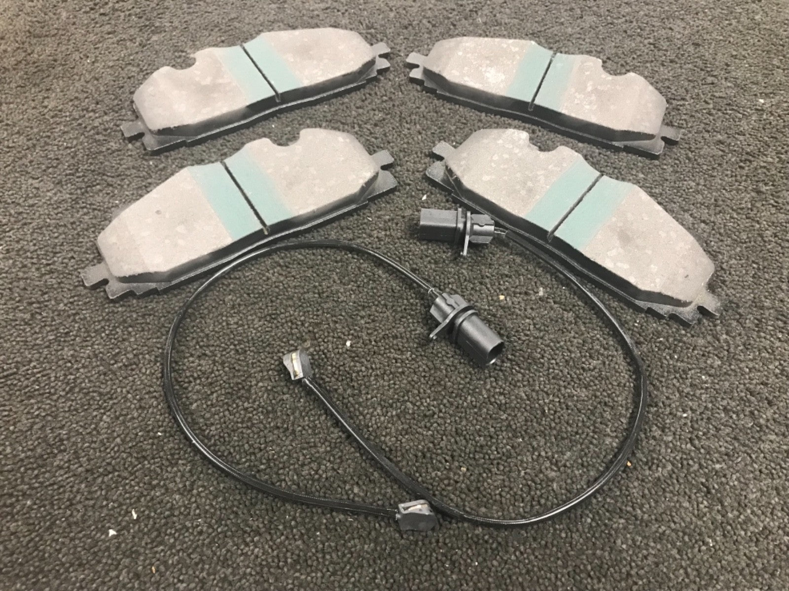 AUDI Q7 3.0 TDi QUATTRO 272 4MB 2015 ON FRONT BRAKE DISC PADS + WEAR SENSORS