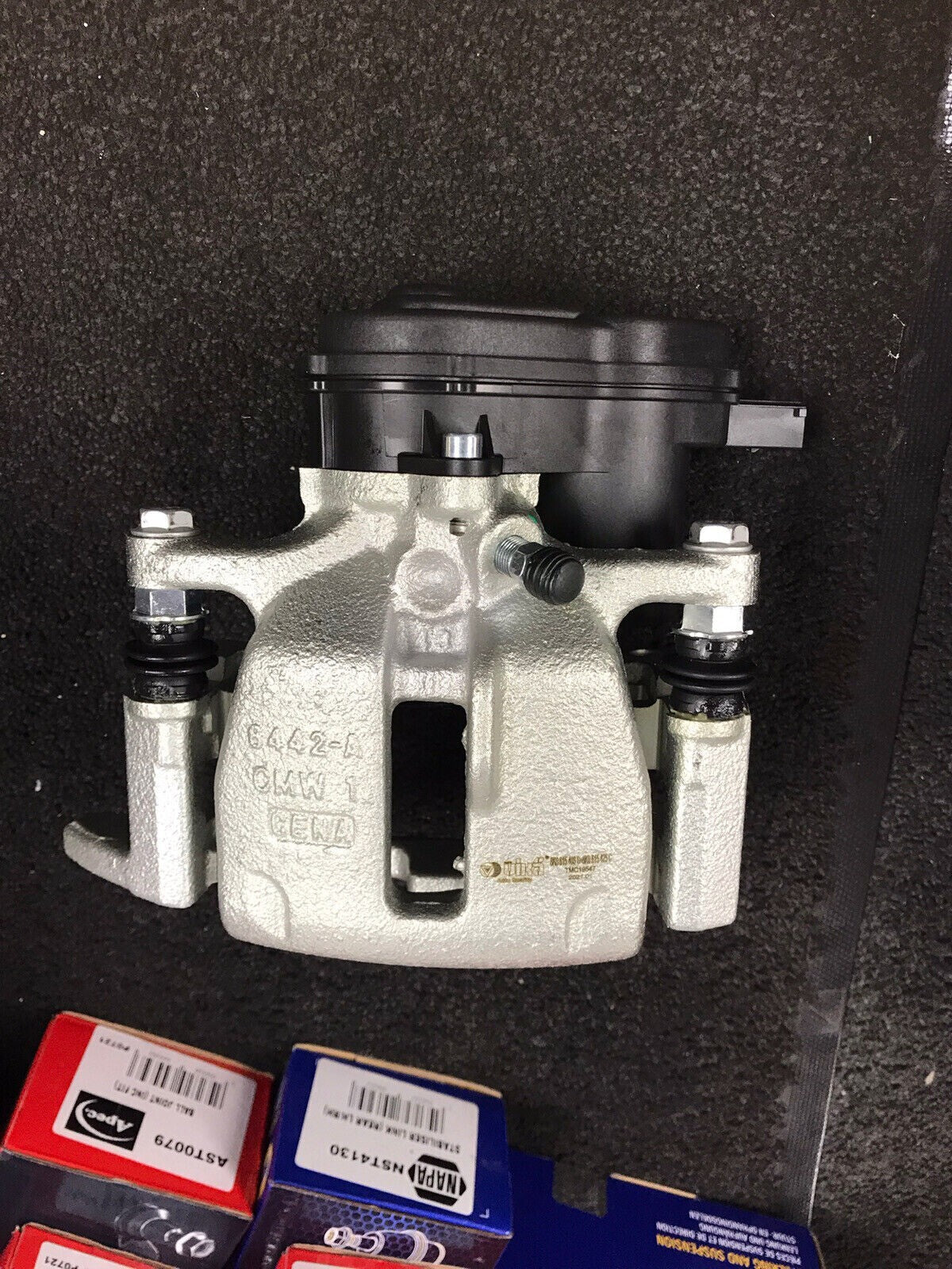 OS RH REAR BRAKE CALIPER ELECTRIC COMPLETE BRACKET FOR AUDI A4 A5 Q5 300MM SOLID