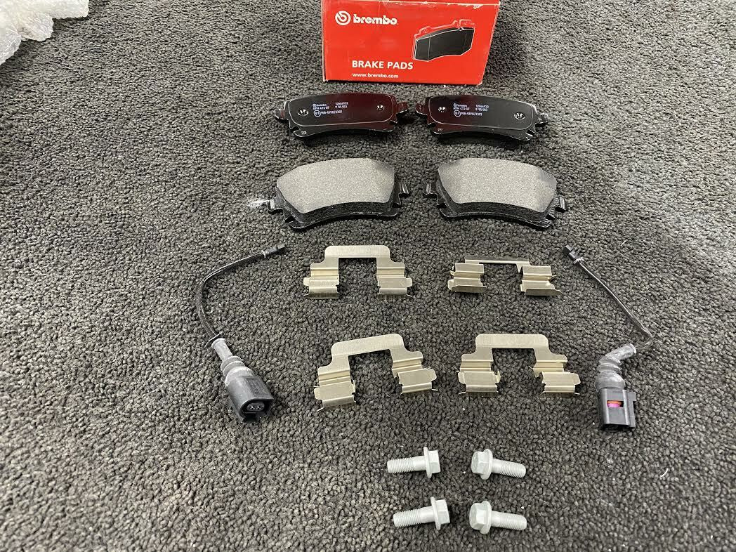 VOLKSWAGEN CARVELLE / TRANSPORTER 1.9 TO 2.5 BREMBO REAR  BRAKE PADS SET OF 4 