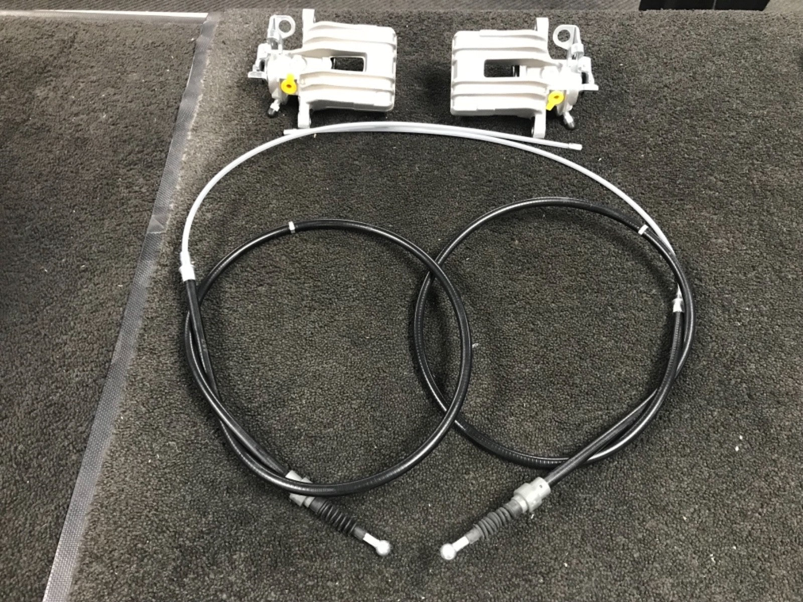 VW GOLF MK4 REAR BRAKE CALIPERS LEFT + RIGHT AND 2 x BRAKE CABLES
