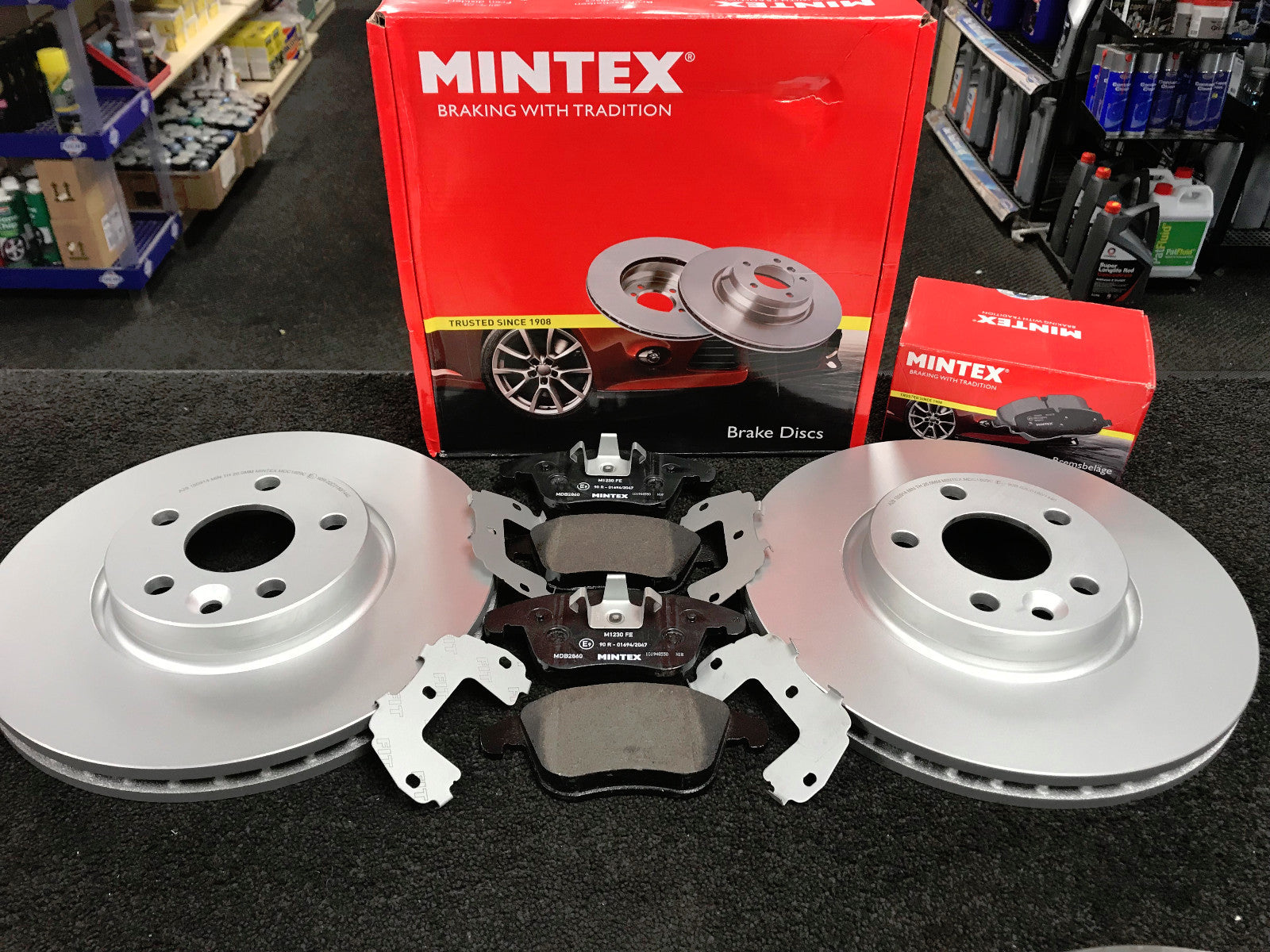FOR VOLVO V60 D4 CROSS COUNTRY LUX NAV AWD MK1 155 BRAKE DISCS PADS FRONT REAR