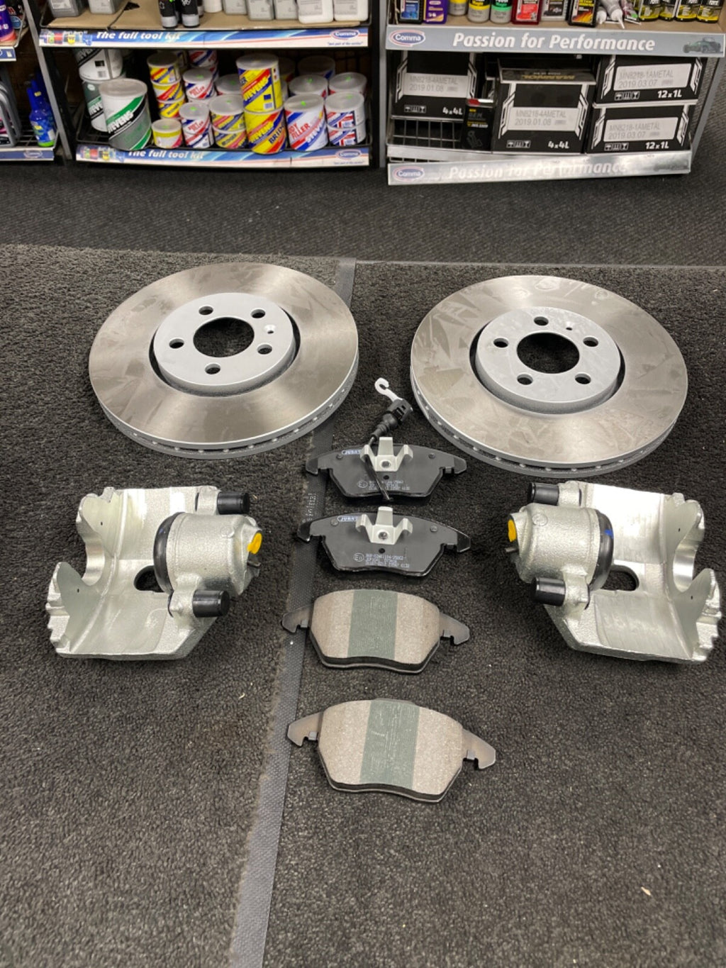 FRONT BRAKE CALIPERS PAIR  VW CADDY 1.9TDI  AND DISCS PADS FOR 288MM