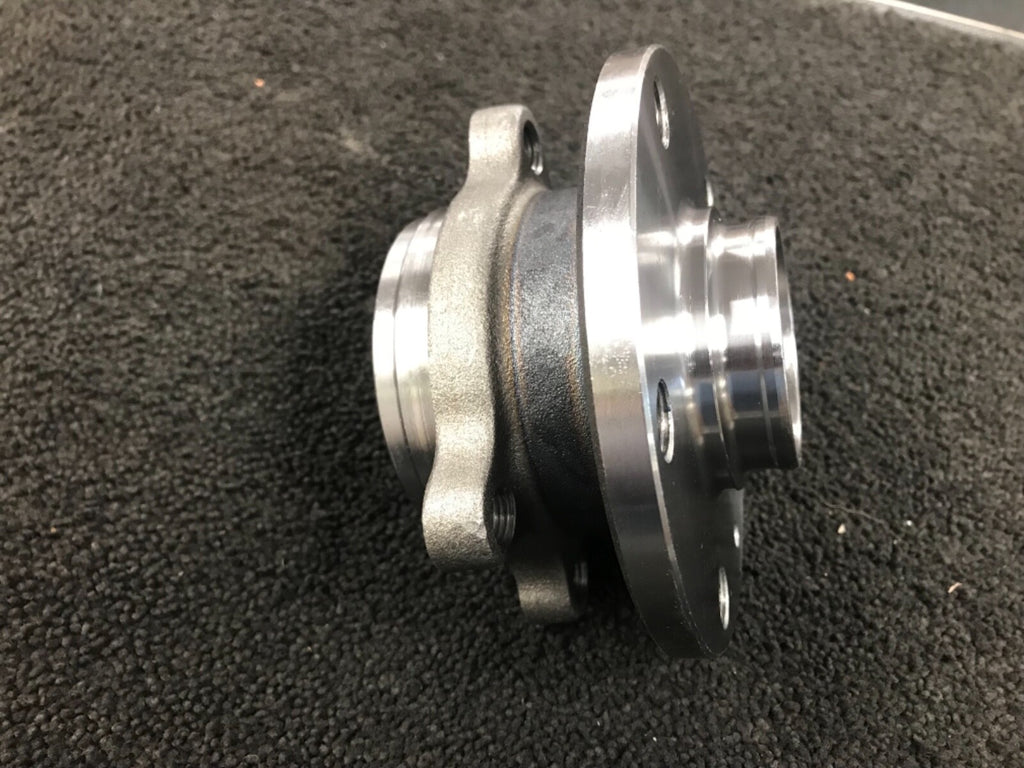 FOR AUDI S3 RS3 QUATTRO VW GOLF R FRONT OR REAR WHEEL BEARING HUB 4 STUD KIT