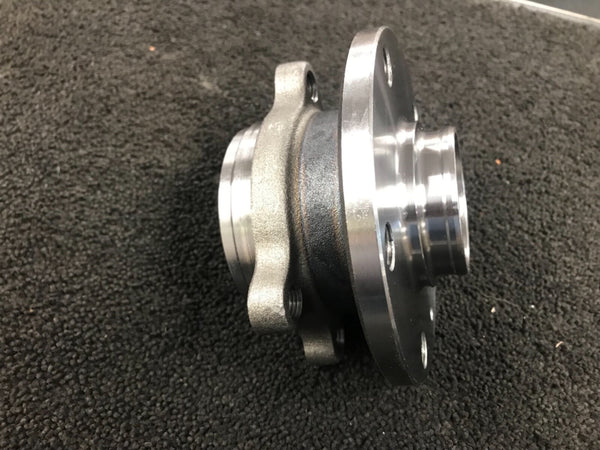 FOR AUDI S3 RS3 QUATTRO VW GOLF R FRONT OR REAR WHEEL BEARING HUB 4 STUD KIT