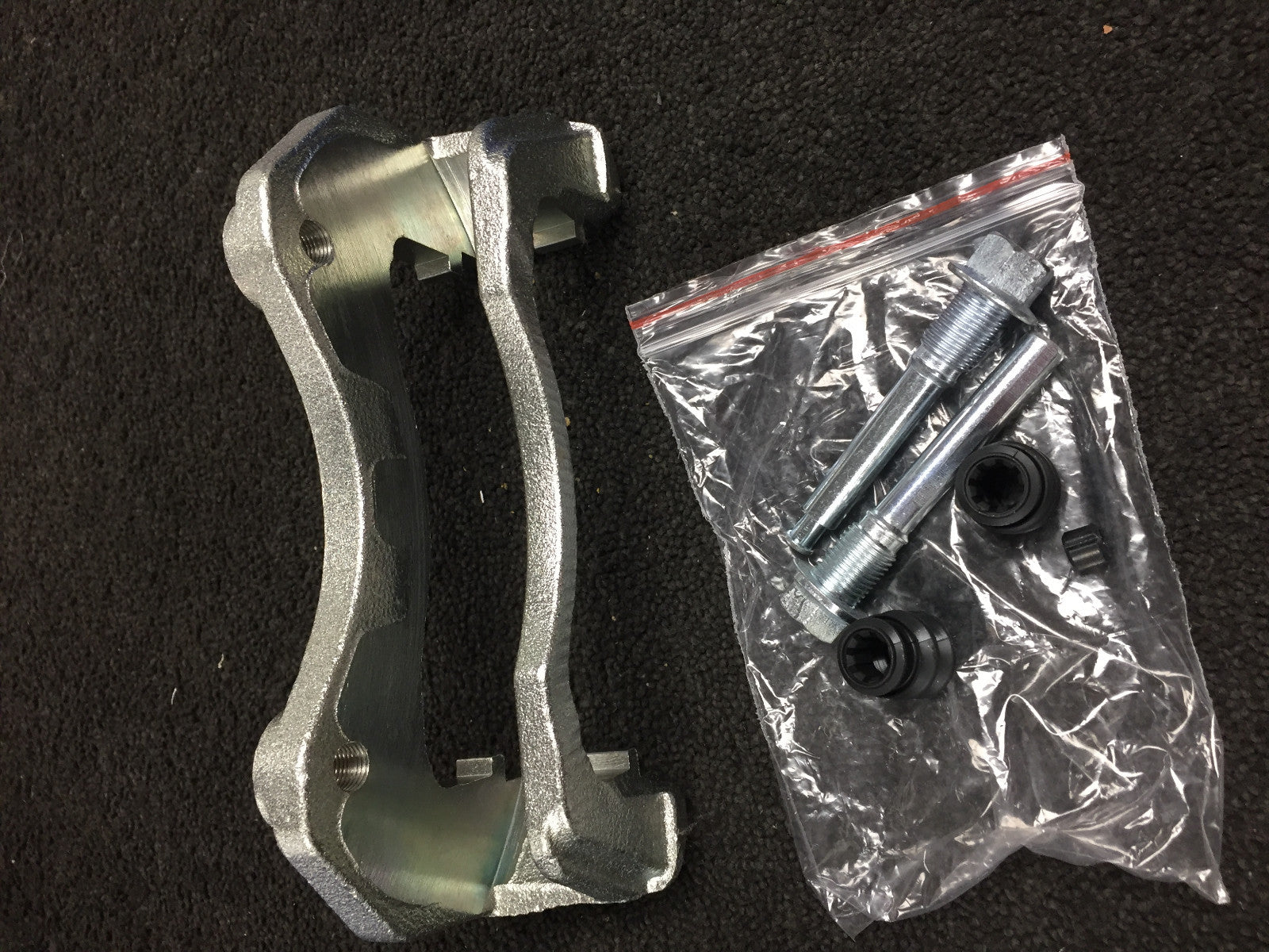  FOR MITSUBISHI OUTLANDER LANCER 8 FRONT BRAKE SUPPORT CALIPER CARRIER SADDLE