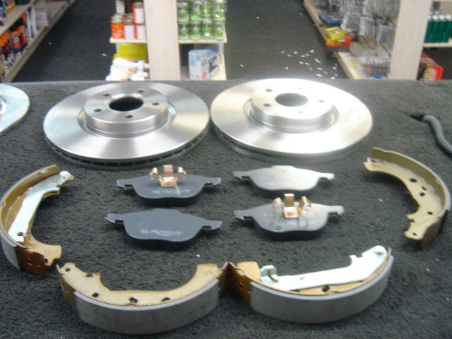 FORD FOCUS MK2 2005 ON FRONT BRAKE DISC BRAKE PADS REAR BRAKE SHOES