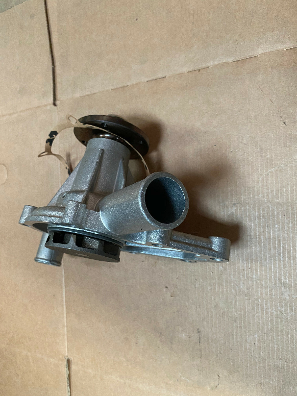 FOR BMW 316i 1.6 1.8  E30 E30 TOURING 518i 1.8 E28 WATER PUMP QCP2358 
