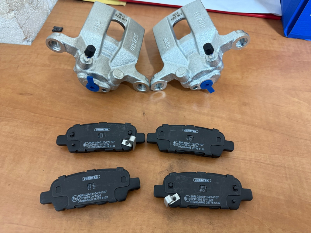 2 NEW REAR BRAKE CALIPER BRAKE PAD FOR NISSAN JUKE DIG-T NISMO RS DCi