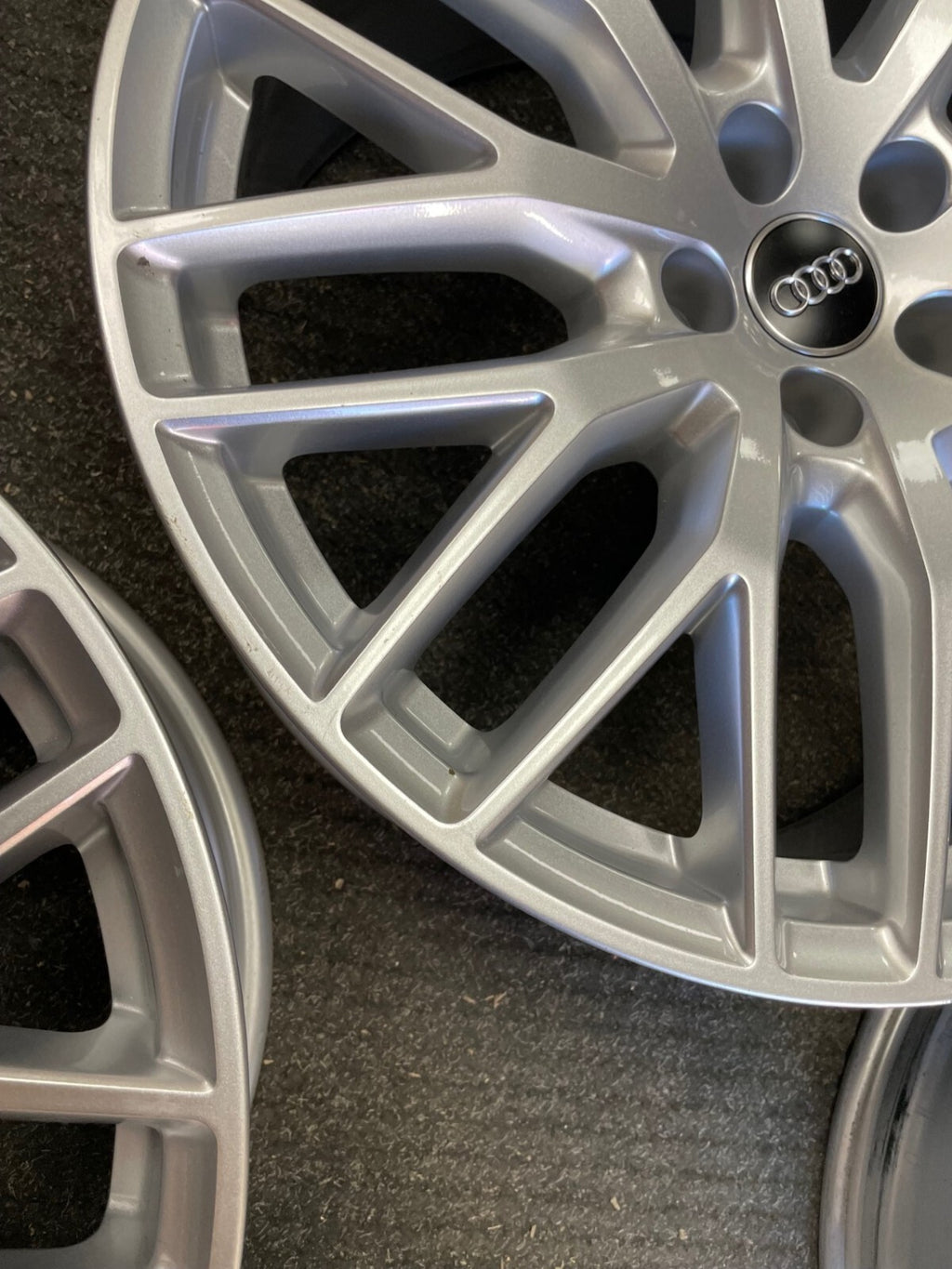 AUDI Q7 2016 ON 20" ALLOY WHEELS (9JX20H2ET33) 4M0601025Q GENUINE EX DISPLAY