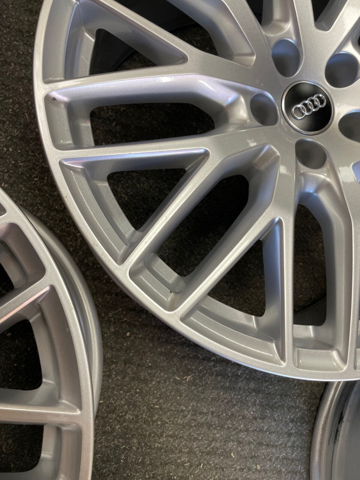 AUDI Q7 2016 ON 20" ALLOY WHEELS (9JX20H2ET33) 4M0601025Q GENUINE EX DISPLAY