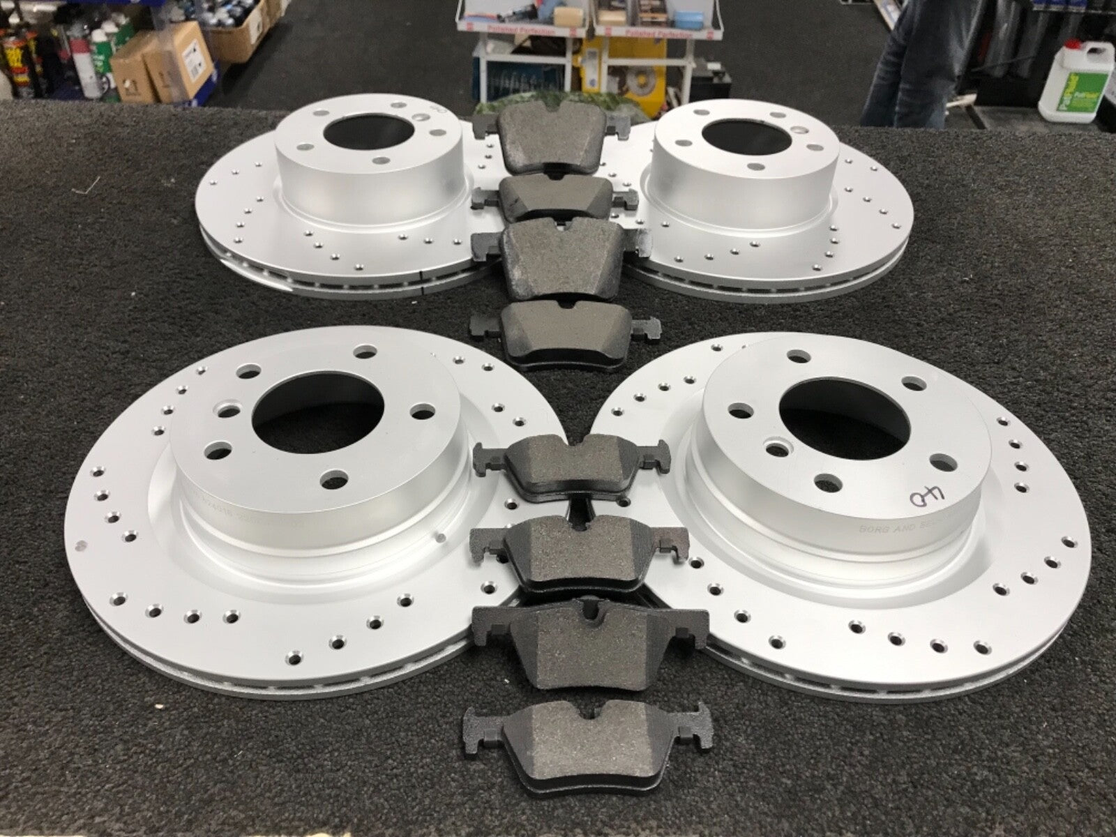 BMW 320d 320i MSPORT F30 SPORT CROSS DRILLED FRONT REAR DISCS WITH  BRAKE PADS