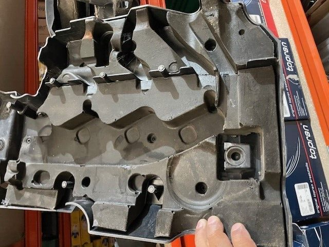 Land Rover Defender 90 110 PUMA Tdci 2.2 engine cover see photo
