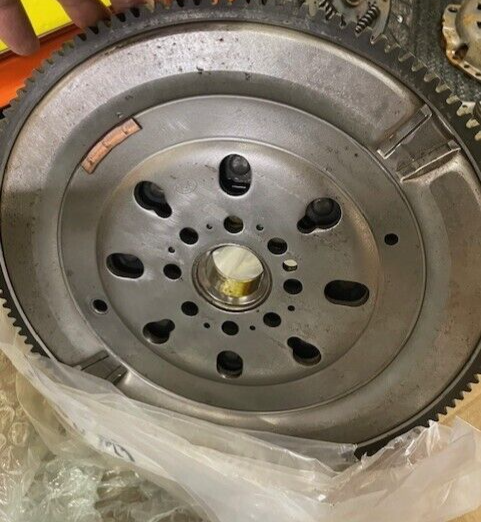 FOR NISSAN NV400 MOVANO MASTER 2.3DCi DUAL MASS FLYWHEEL LUK 415093510  NEW