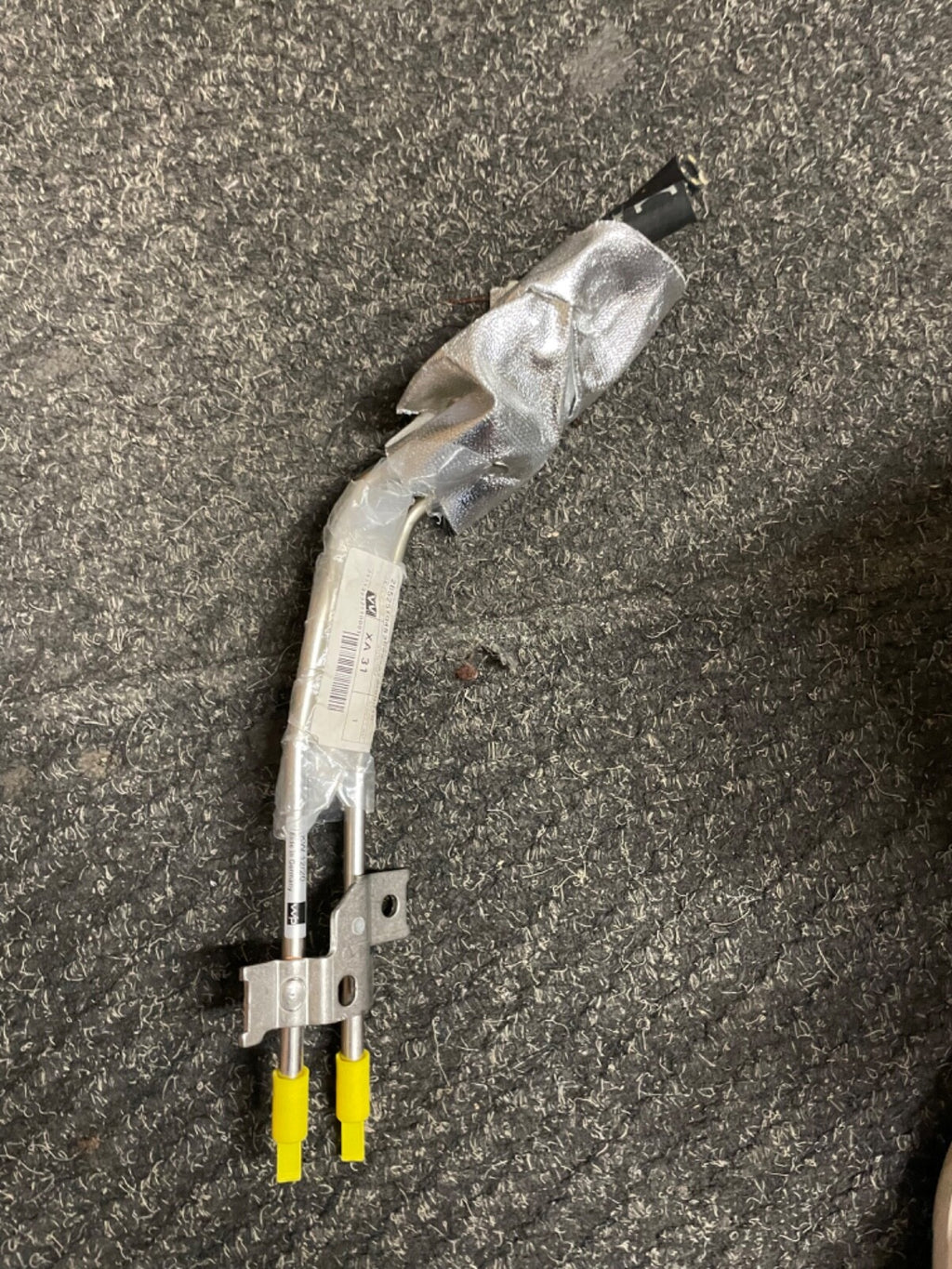 AUDI A4 A5 A6 A7 Q5 COOLANT PIPE WITH HOSE FEED RETURN 05L122157CC GENUINE NEW