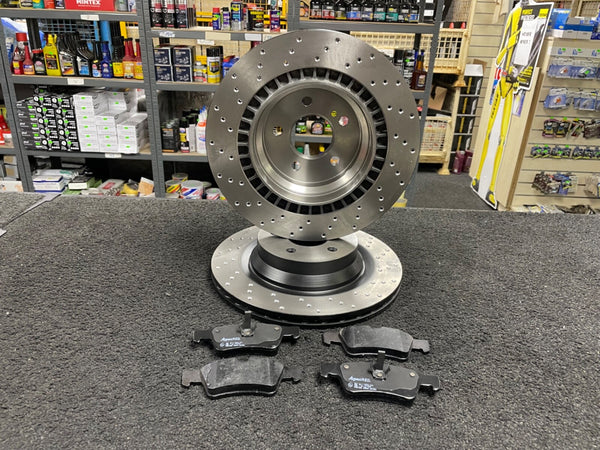 FOR MERCEDES CLS500 C219  BRAKE DISC CROSS DRILLED BRAKE PADS REAR