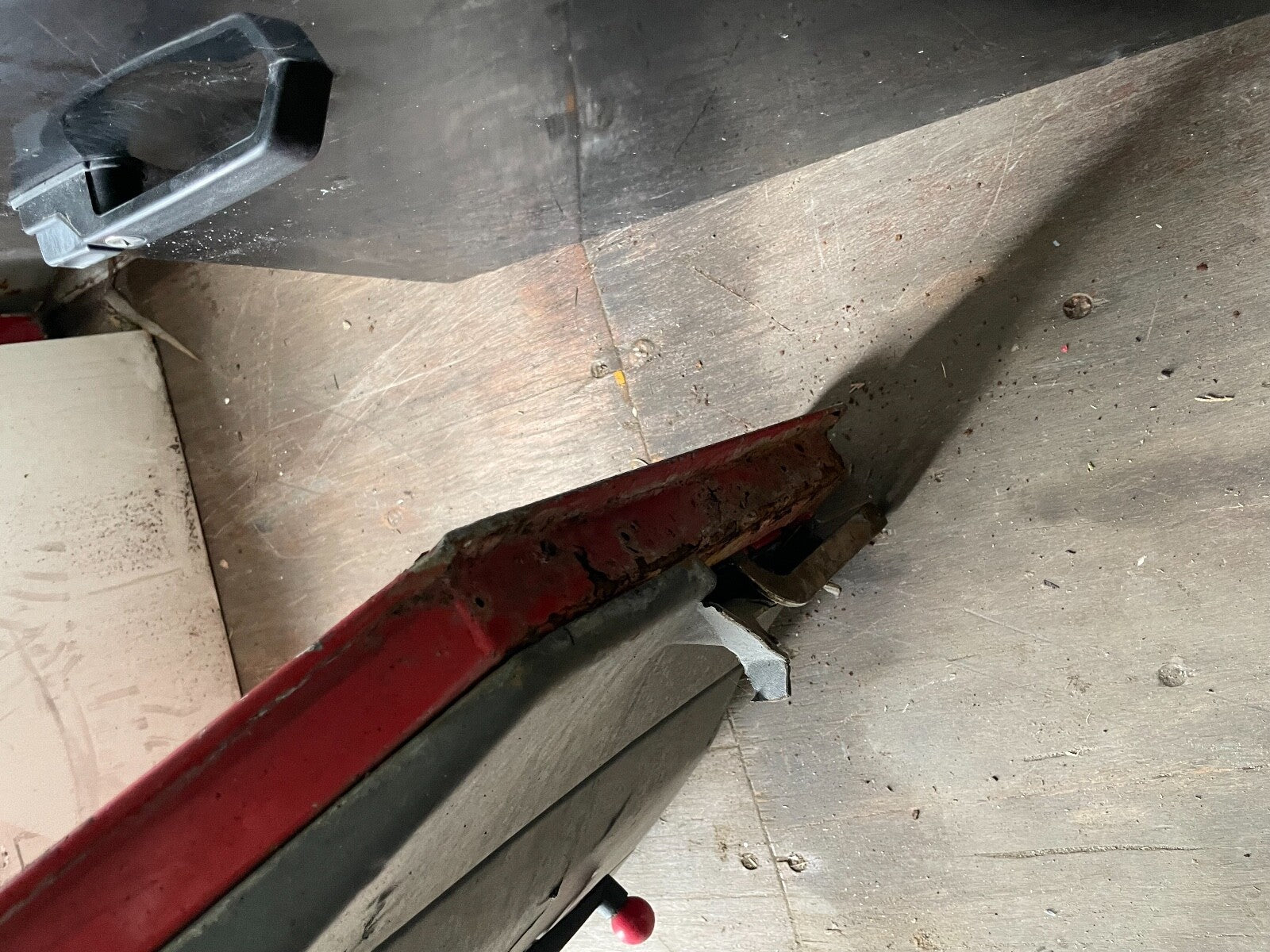 SECOND ROW DOOR RH DRIVER SIDE DOOR LAND ROVER DEFENDER 110 TDI CSW RED