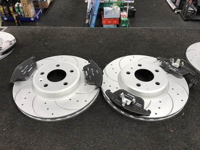 AUDI A4 B8 2.0TDI S LINE BRAKE DISC DRILLED GROOVED BRAKE PADS FRONT 314 MM 