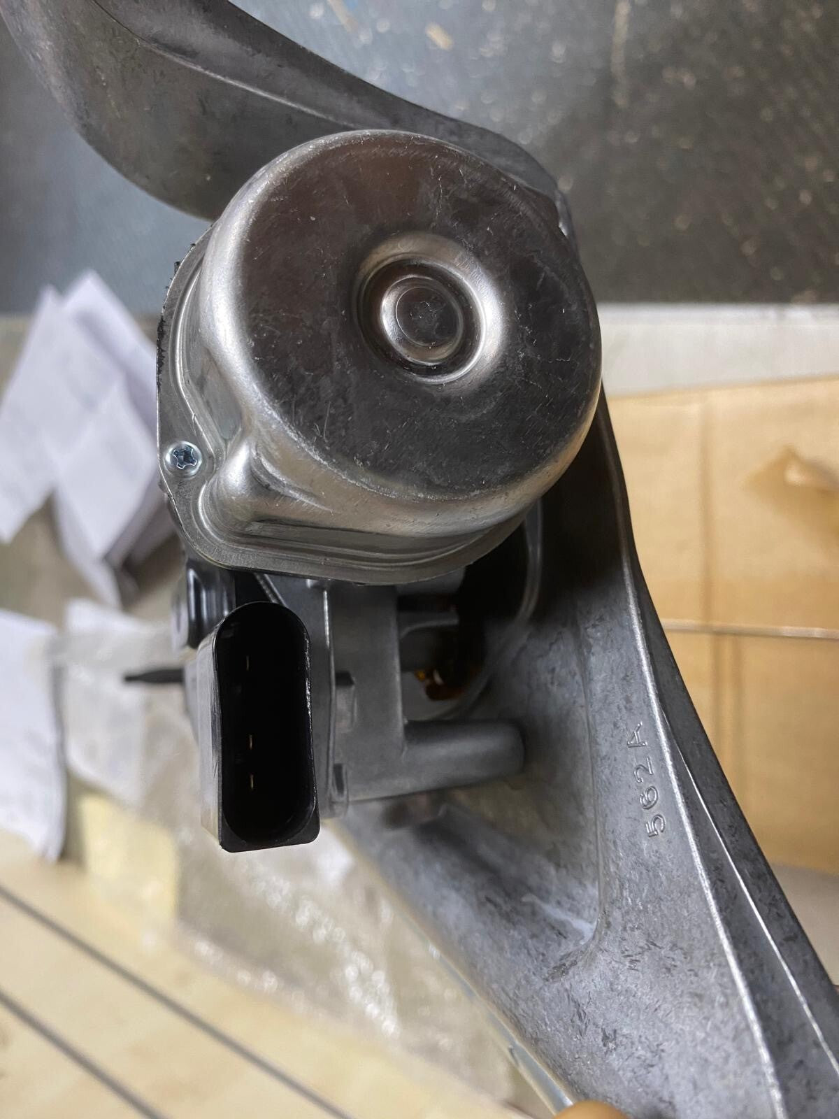 AUDI A6 A7 RS6 RS7 FRONT WIPER MOUNTING WITH WIPER MOTOR 4K2955023B GENUINE