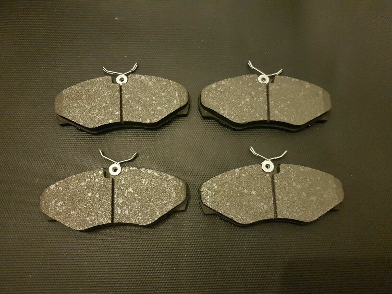 FOR VAUXHALL VIVARO RENAULT TRAFIC NISSAN PRIMASTAR OE QUALITY FRONT BRAKE PADS
