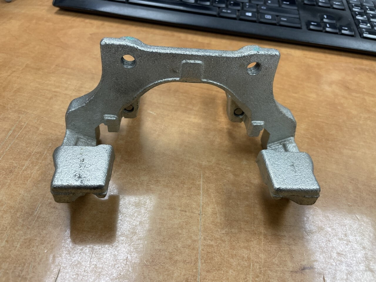  REAR BRAKE CALIPER CARRIER BRACKET HANGER FOR BMW 34 21 6 768 696